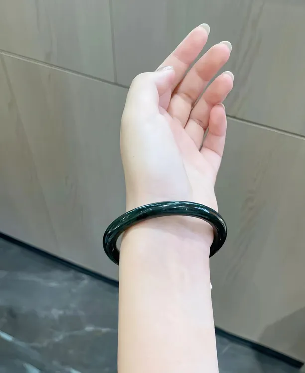 和田玉新疆墨玉镯子199塔青手镯女款时尚精美素款百搭优雅风推荐