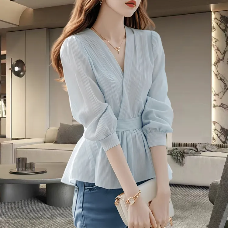 早秋新款上衣女法式高级感轻奢减龄洋气超好看淡蓝色雪纺条纹衬衫