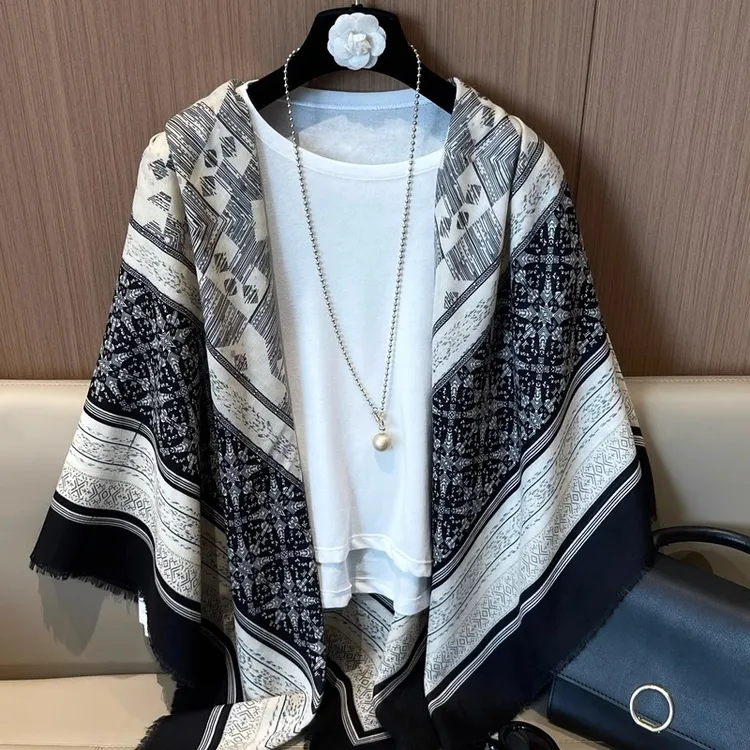 棉麻大方巾女款春秋毛边丝巾韩版百搭围巾夏季防晒空调房披肩薄款