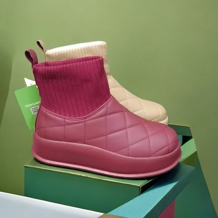 冬季轻便时尚雪地靴休闲雪地靴厚底短靴女士棉靴时尚中筒女鞋