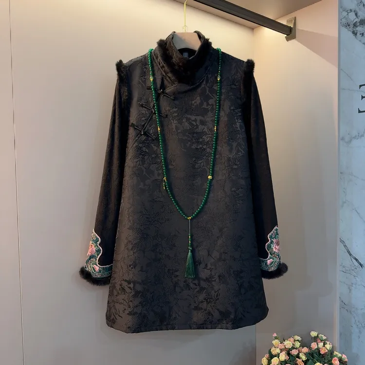 大码女装立领盘扣马甲裙胖妹妹法式国风秋新款复古显瘦两件套8698