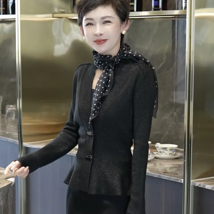 【牛角扣】亮丝收腰气质款精纺绵羊毛开衫22015-1