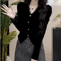 2025秋冬新款气质长袖打底上衣女法式小香风蕾丝花边拼接丝绒T恤