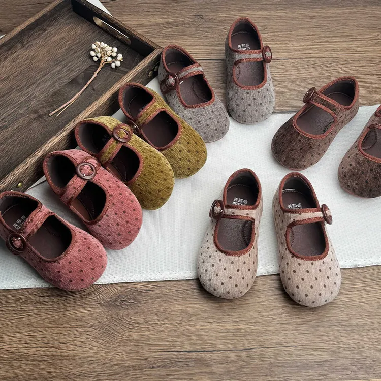 韩版新款女童洋气公主鞋秋冬软底复古皮鞋小女孩波点丝绒单鞋春秋