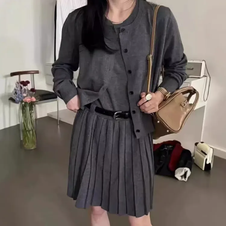 秋冬韩系穿搭套装新款时尚洋气减龄灰色针织开衫背心连衣裙两件套