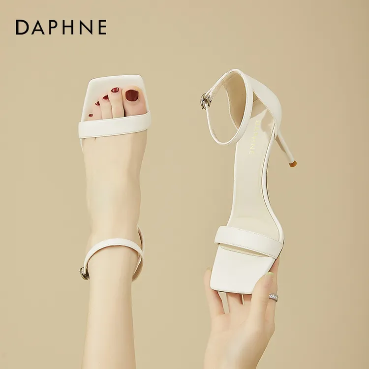 达芙妮时装高跟鞋白色2025年新款小众设计款方头一字带凉鞋配裙子