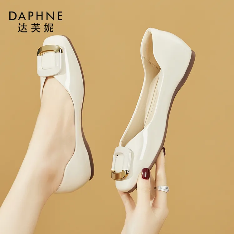 达芙妮浅口单鞋女2025夏季新款方头平底百搭时尚漆皮工作鞋妈妈鞋