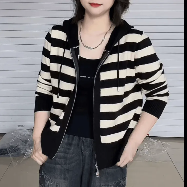 秋季网红新款简约条纹印花开衫显瘦大码休闲通勤连帽针织妈妈外套