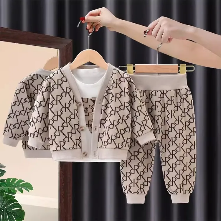 男女宝宝套装春秋装外出服婴幼儿三件套帅气小童装网红潮款洋气