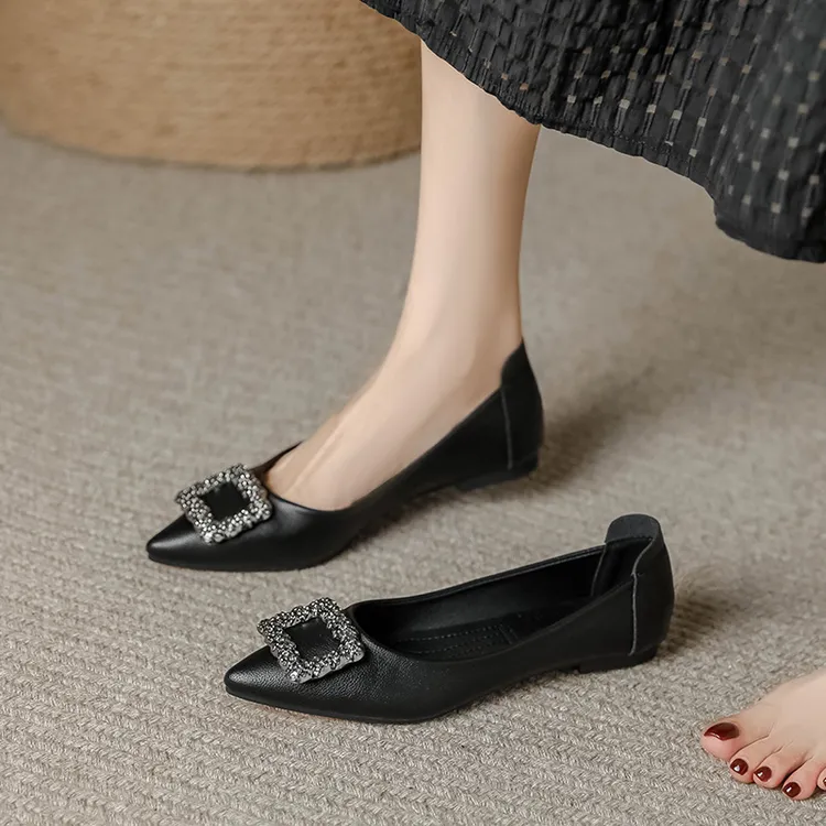 尖头平底鞋女2025年春秋百搭软底浅口黑色瓢鞋妈妈鞋平底鞋女单鞋