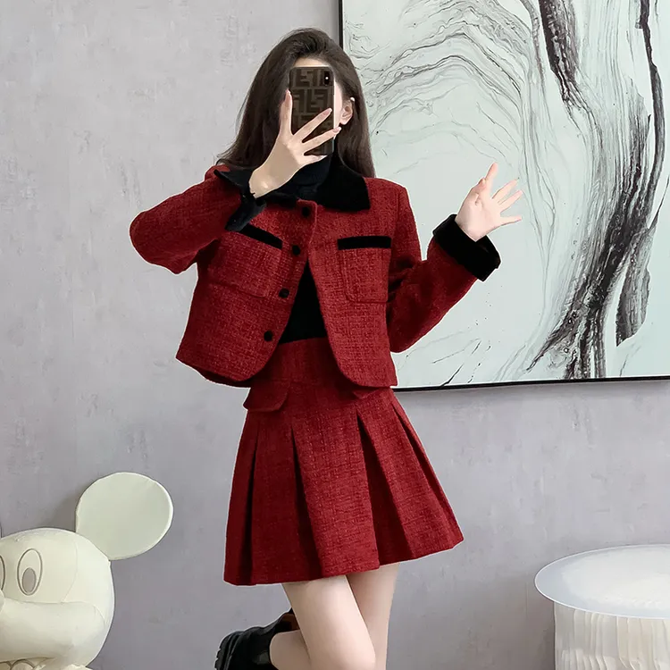 秋冬新款今年流行的时尚加绒加厚红色小香风套装裙两件套百褶短裙