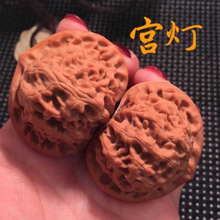 收藏级 玉玺狮子头 宫灯 红皮 天然桃心 文玩好物 古玩39尺左右