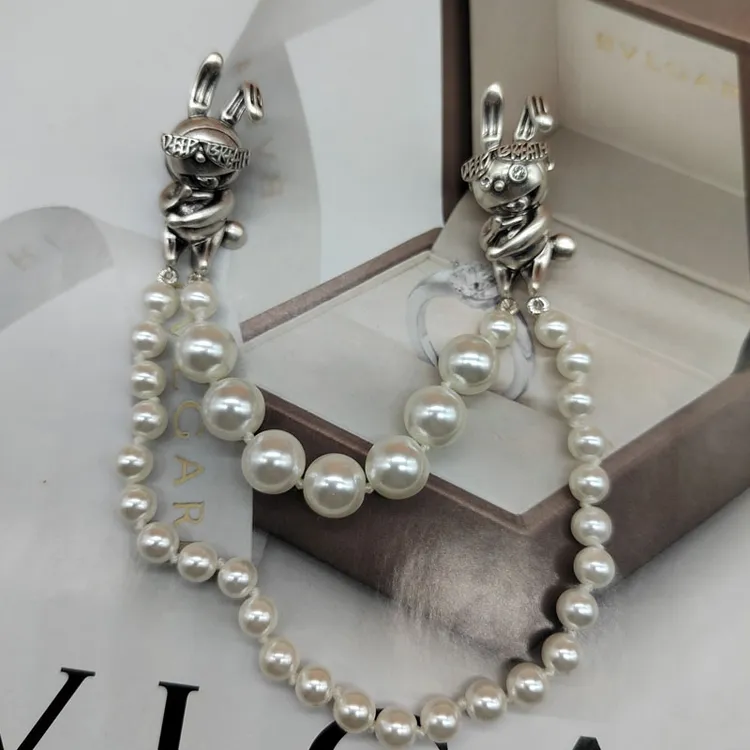 【商场同款】法式简约轻奢复古小兔子小众气质少女链条胸针别针领针