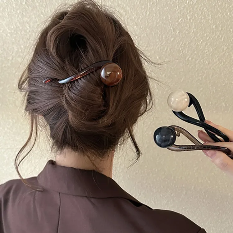 简约咖色珍珠一字抓夹女2025新款高级感扭扭发夹后脑勺鲨鱼扭扭夹