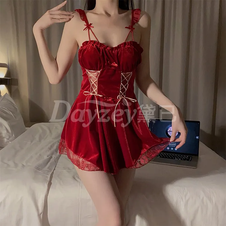 爆款甜美少女无钢圈带胸垫金丝绒吊带睡裙大码性感蕾丝小胸纯欲风