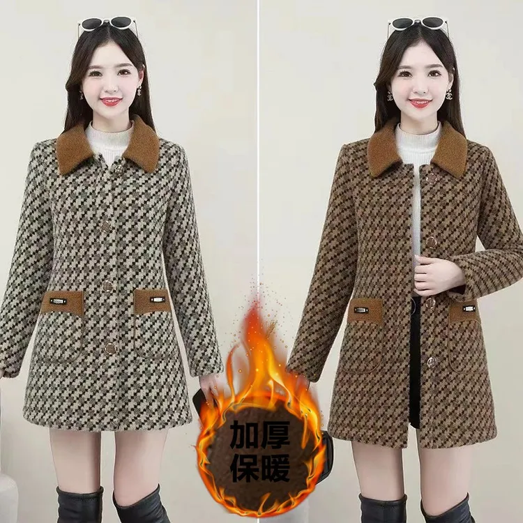 春秋2024加绒新款上衣服中老年女装中长款格子保暖冬季妈妈装外套