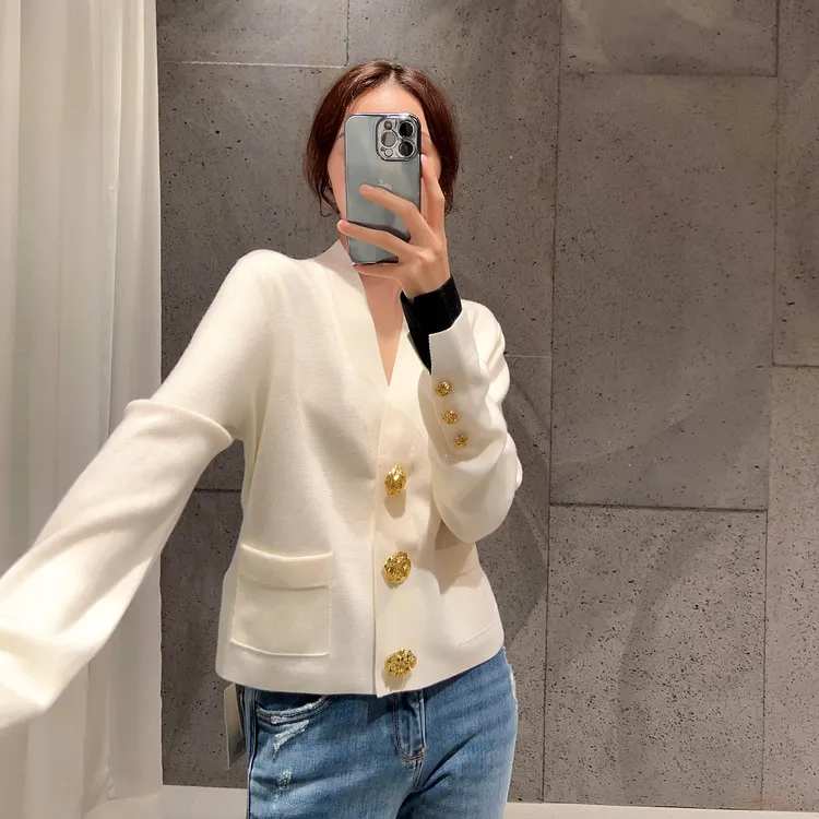 M1499简约百搭撞色金扣V领针织衫 衣长55 款号YR3098