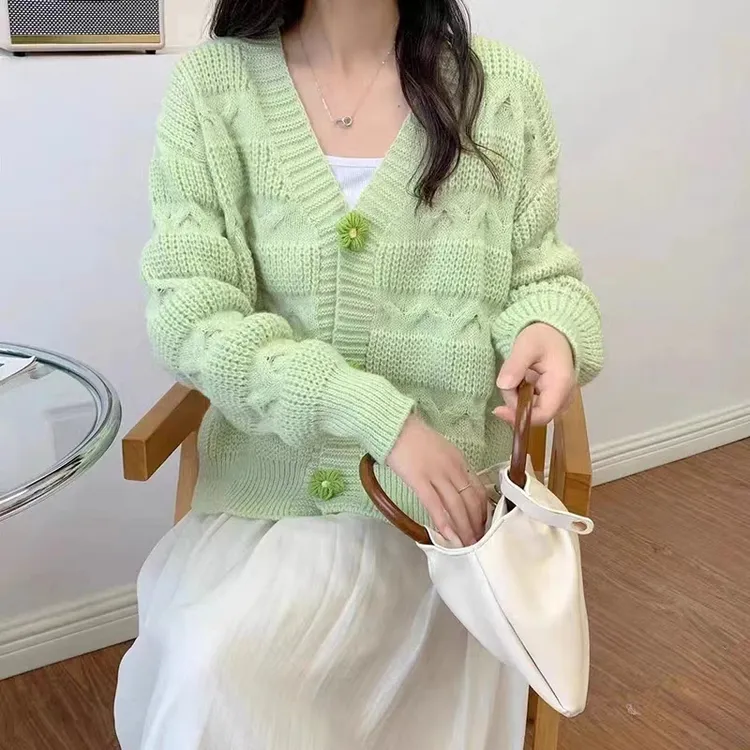 2023早春新款甜美温柔风设计感花朵减龄时尚短款长袖毛衣衫女潮
