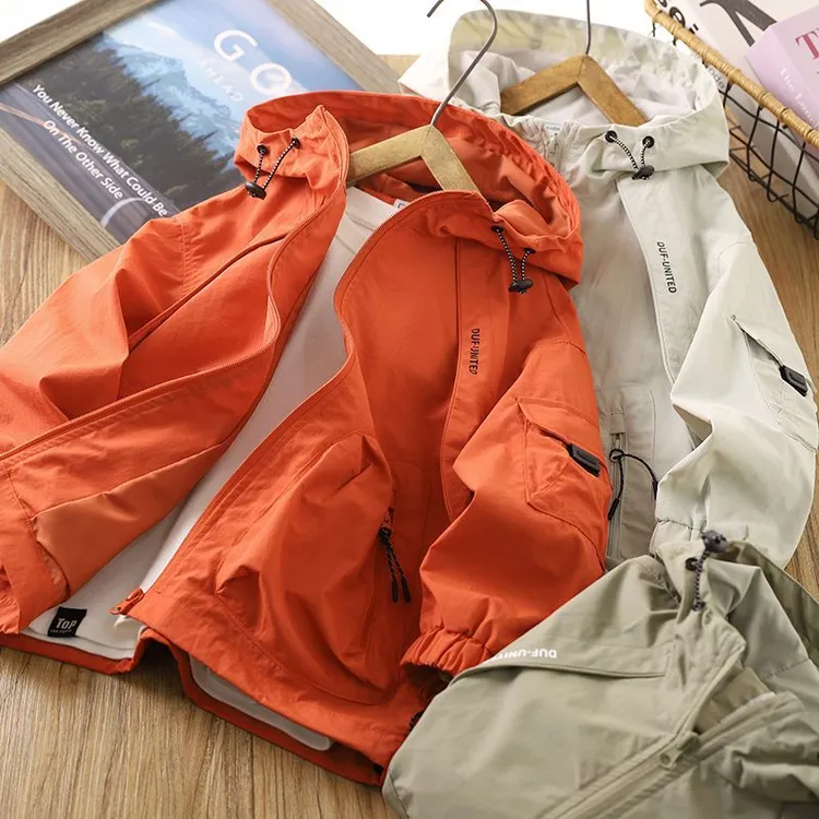 童装外套春秋上衣中大童风衣户外儿童连帽登山服防风童装潮