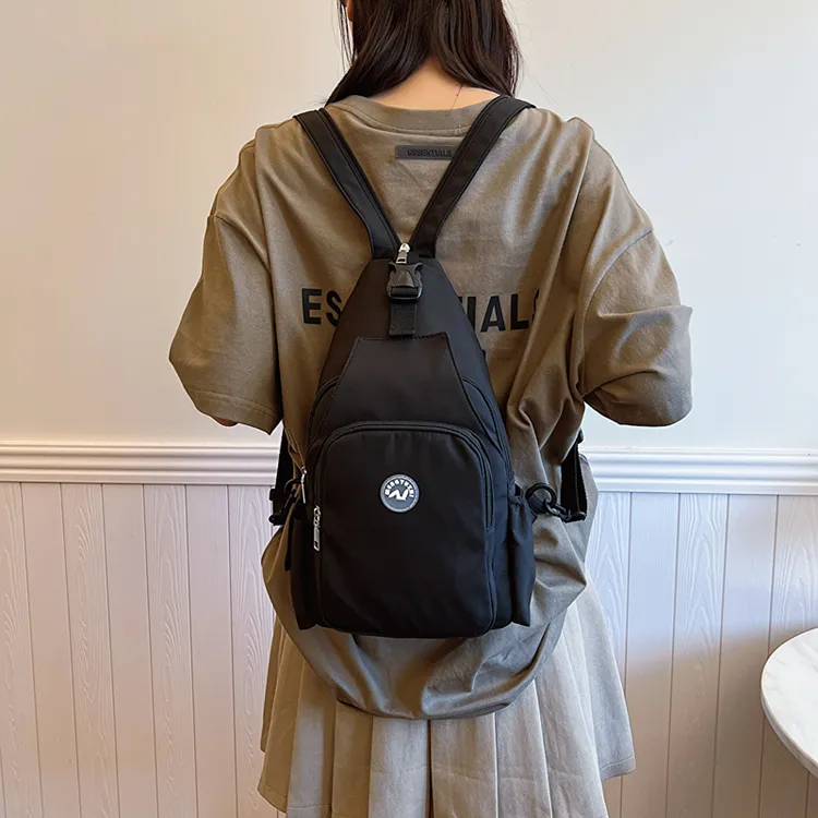 韩版时尚百搭双肩包女2024新款简约胸包女士休闲斜挎小背包手机