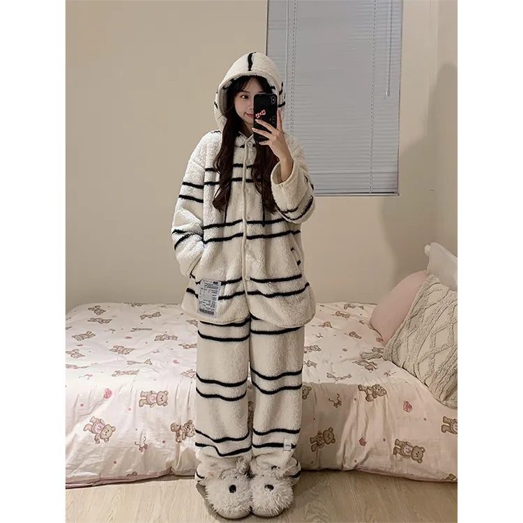 高级感简约条纹法兰绒连帽睡衣女冬季2024加厚保暖毛绒家居服套装