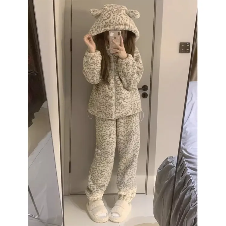 豹纹连帽珊瑚绒睡衣女冬季新款毛绒保暖加绒加厚大码家居服套装冬