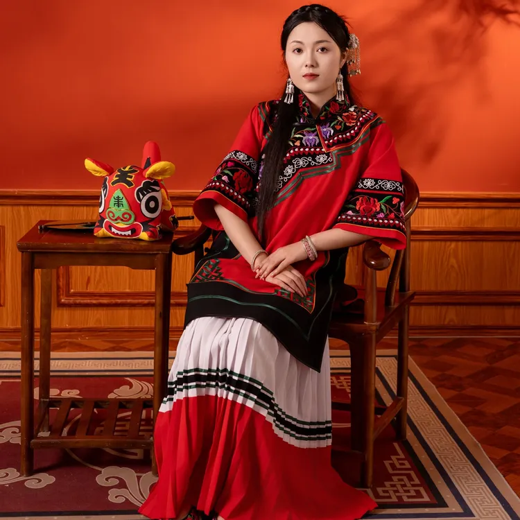 古夷彝族复古民族风红色传统中式中国风圆领秋冬中长款半袖套装