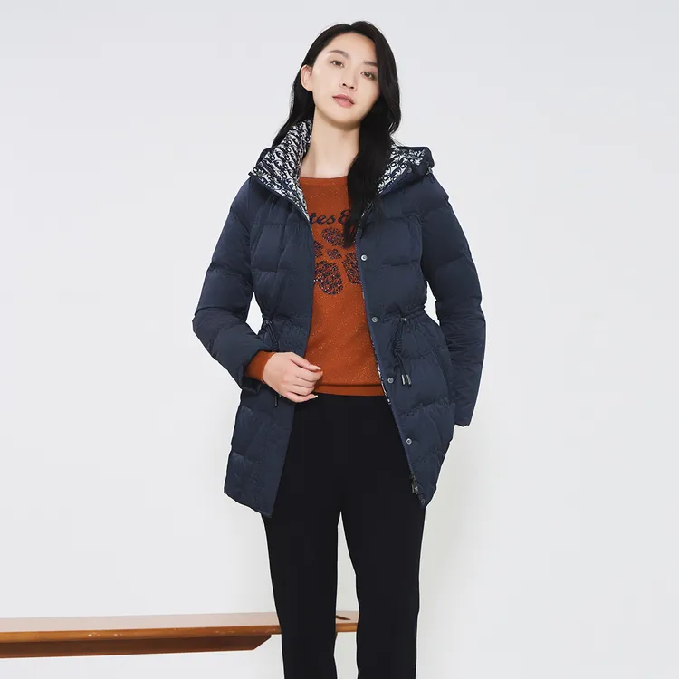 歌蒂诗2025冬季专柜新款时尚通勤抽绳收腰连帽羽绒服女 1D42Y1569