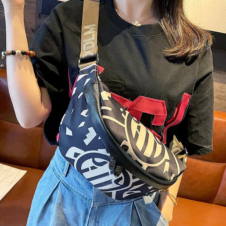 新款时尚印花尼龙布胸包腰包饺子包女包2025爆款单肩斜挎包机车包