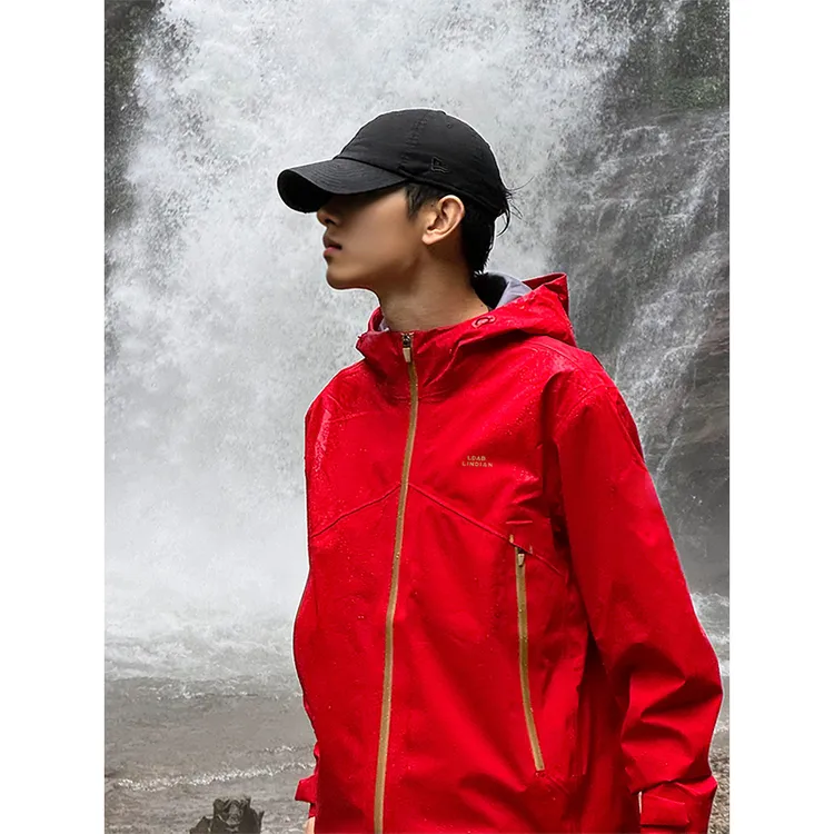 临典红色户外冲锋衣外套男女2025新款秋冬三合一川西旅游登山服