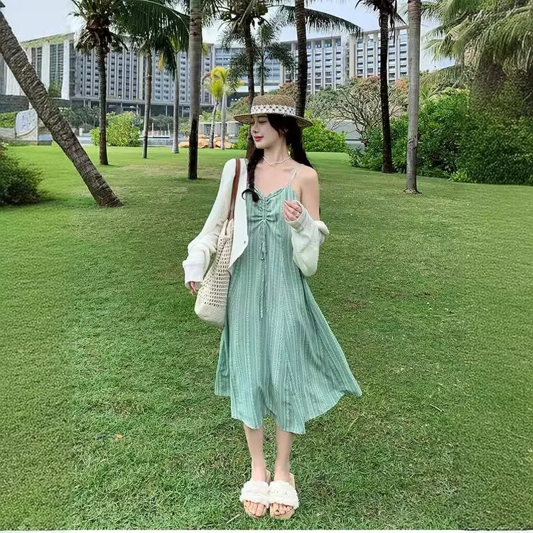 2024新款微胖mm薄荷曼波绿吊带裙法式气质收腰连衣裙夏季度假裙子