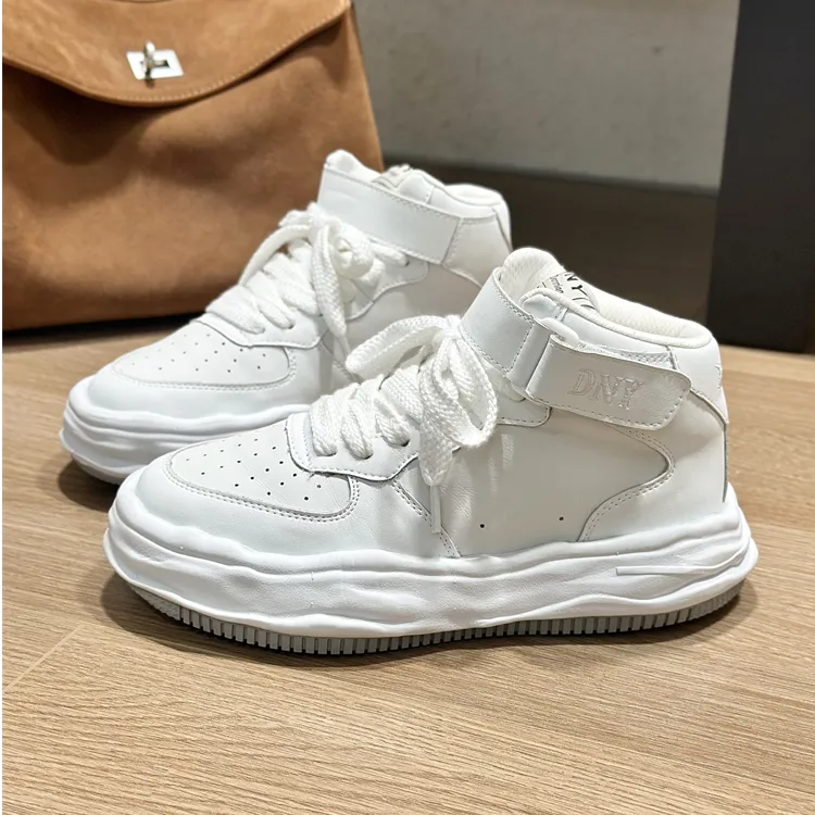 显脚小板鞋高帮女款白色休闲鞋子女ins鞋子女款爆款2025新款