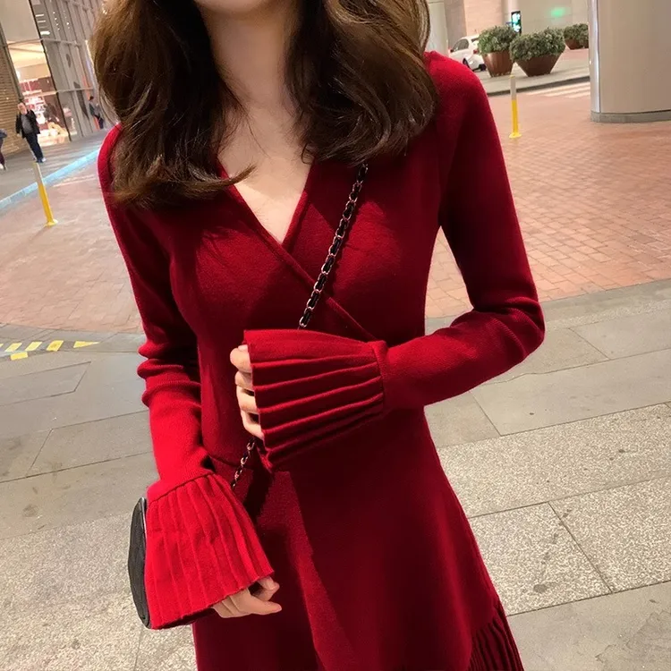 潮牌秋冬新款法式复古赫本风气质连衣裙女士气质修身显瘦针织长裙