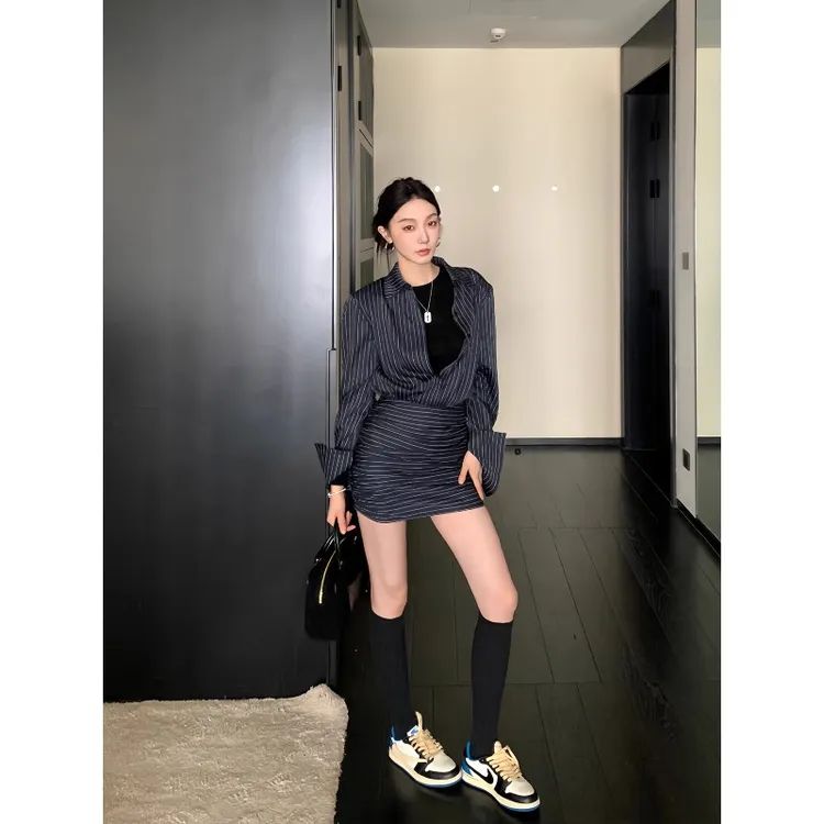 复古气质Polo领条纹长袖衬衫连衣裙秋冬新款收腰修身显瘦包臀裙子