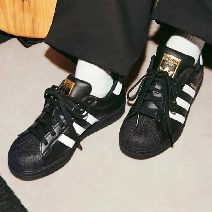 阿迪达斯Adidas三叶草SUPERSTAR金标贝壳头休闲鞋板鞋黑白 EG4959