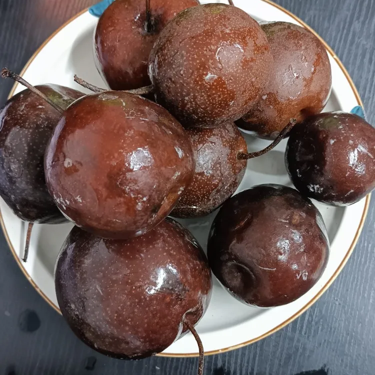 东北大冻梨  黑皮大冻梨 皮薄爆汁 3斤、5斤 ------------ 包邮