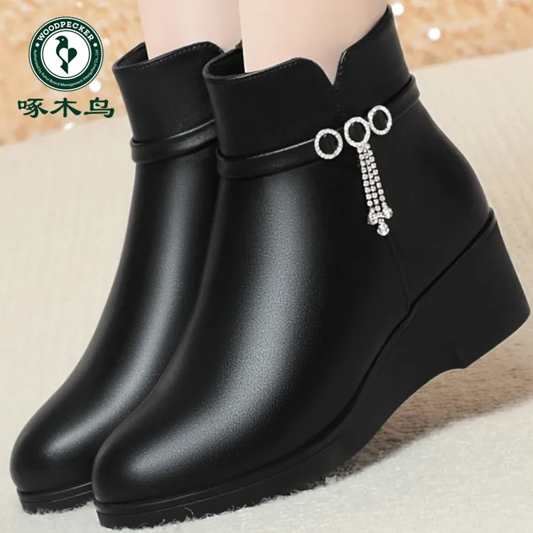 啄木鸟坡跟妈妈靴子加绒棉鞋秋冬季新款中年女士保暖短靴中跟短靴