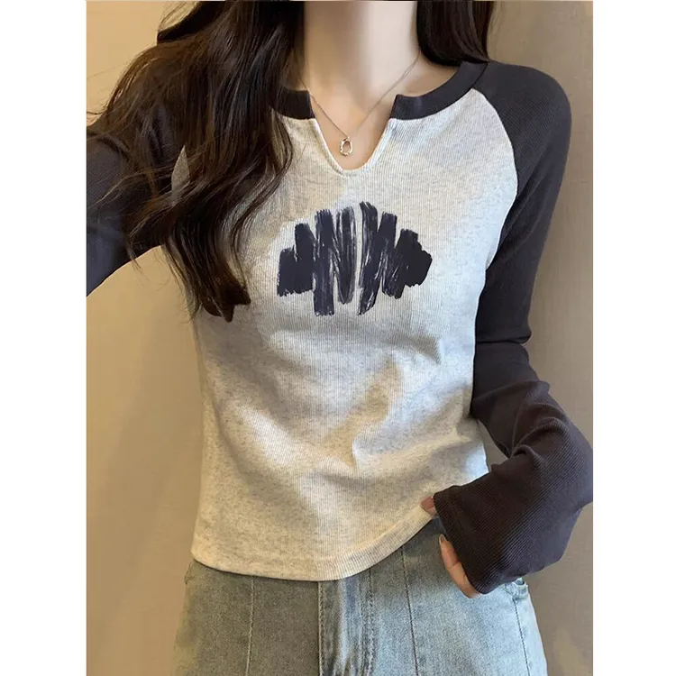 大码胖mm纯欲风修身显瘦长袖T恤女士秋季撞色插肩袖印花V领打底衫