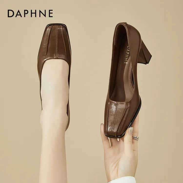 达芙妮粗跟单鞋女鞋2025新款春秋方头浅口上班小皮鞋不累脚高跟鞋