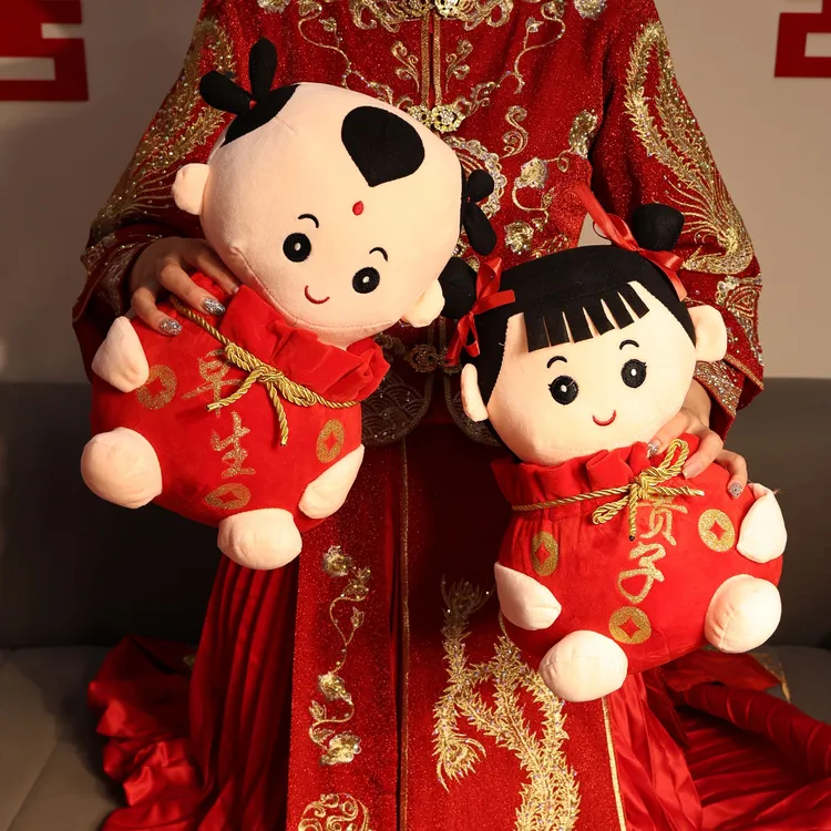 结婚毛绒压床娃娃婚庆喜心形款式大红抱枕床头摆件喜庆备婚用品