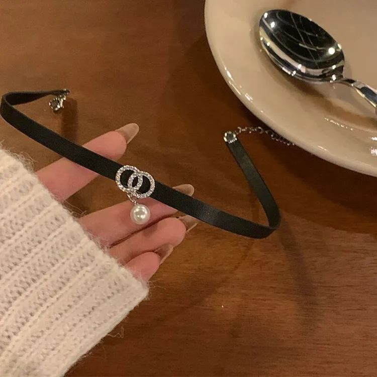 铜合金项链 氛围感锆石字母choker项圈时尚锁骨链颈链黑色PU项链