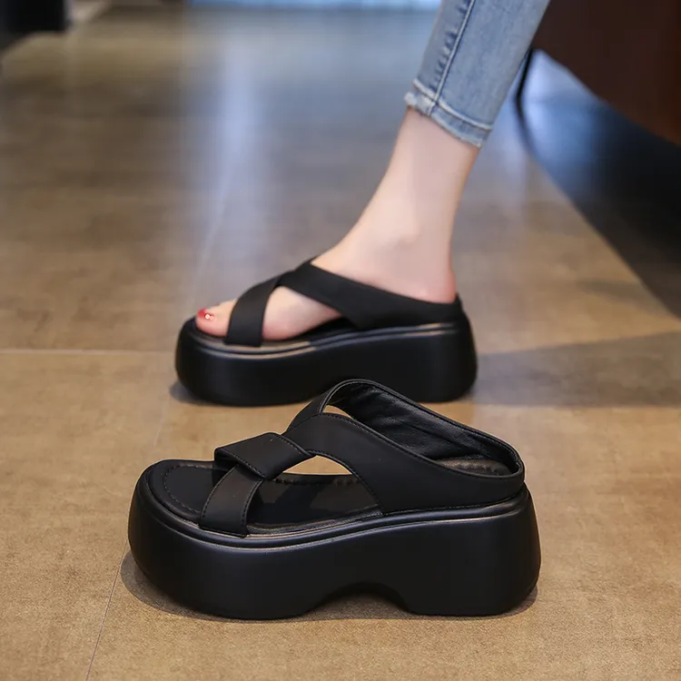 网红拖鞋女夏外穿2025新款百搭洋气搭裙子厚底增高松糕凉拖鞋小码