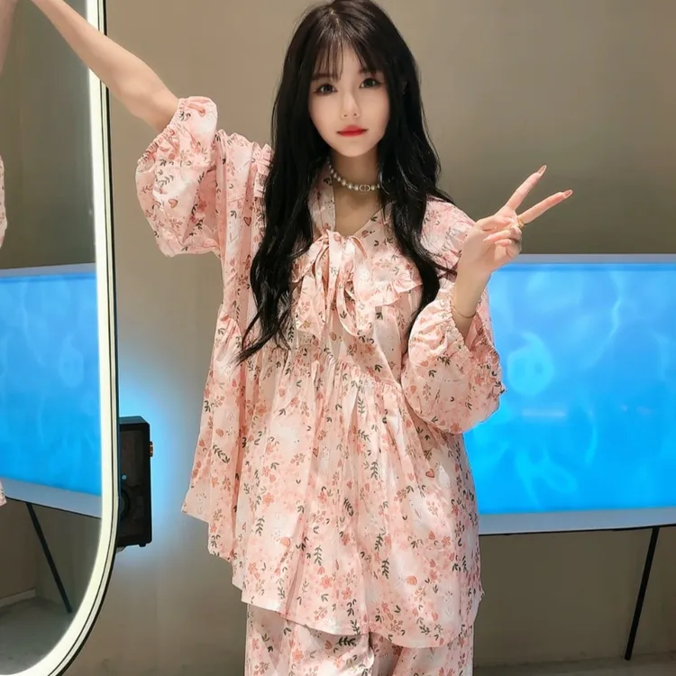 奶糖小兔2025夏季薄款休闲流行女灯笼袖旅游外穿蝴蝶领睡衣套装