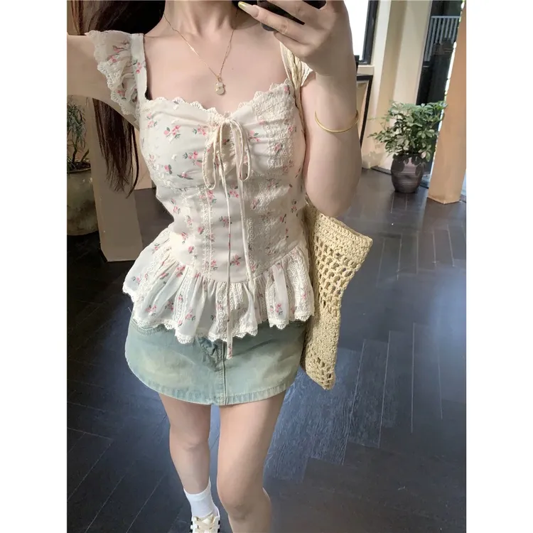 杏色碎花系带小飞袖方领衬衫女夏季法式甜美小众修身短款绝美上衣