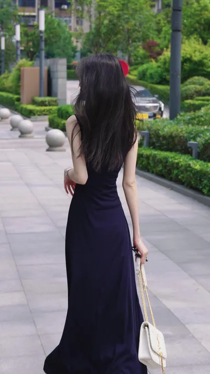 【现货次日飞】夏季新款遮肉显瘦A版方领高弹针织小众连衣裙