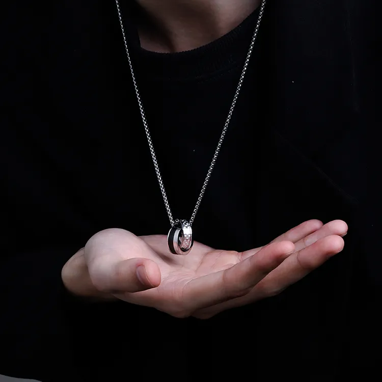 钛钢吊坠 男款高级感小众设计双环吊坠潮流百搭痞帅不掉色毛衣链