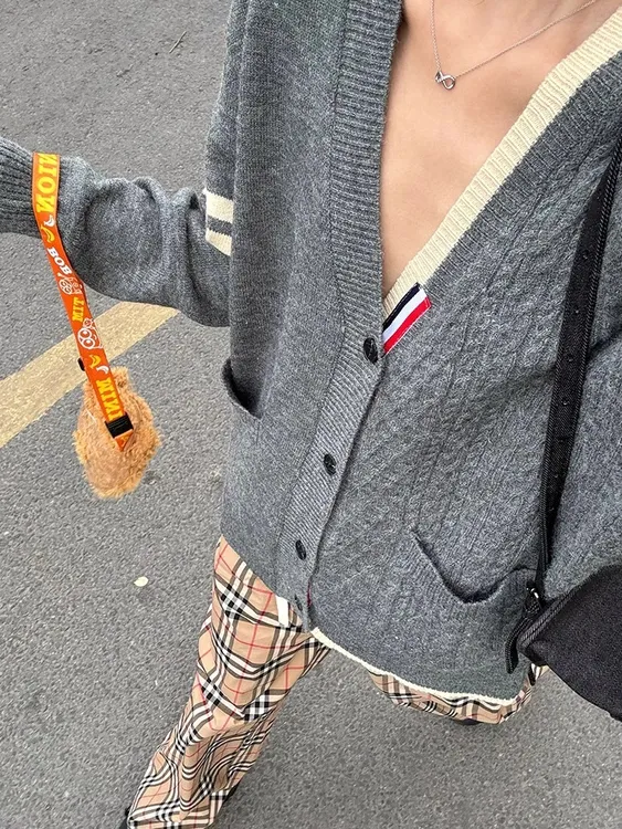 法式复古学院风撞色拼接v领针织开衫女秋冬新款宽松休闲百搭上衣