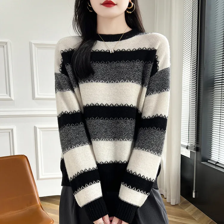 鄂尔多斯市2025秋冬款100%羊绒衫女圆领宽松毛衣拼色针织打底时尚