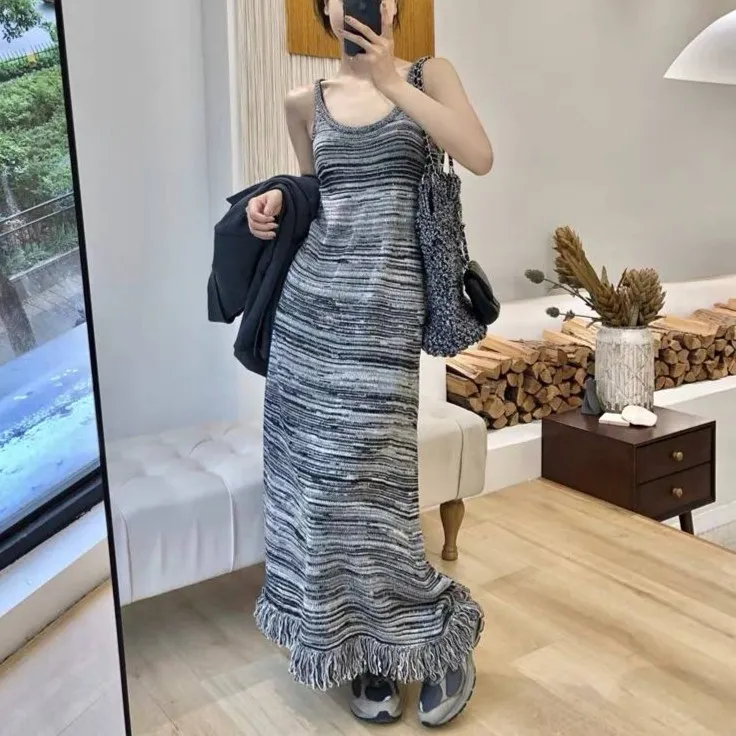 美拉德穿搭吊带裙女秋季内搭针织连衣裙高级感气质百搭打底长裙子
