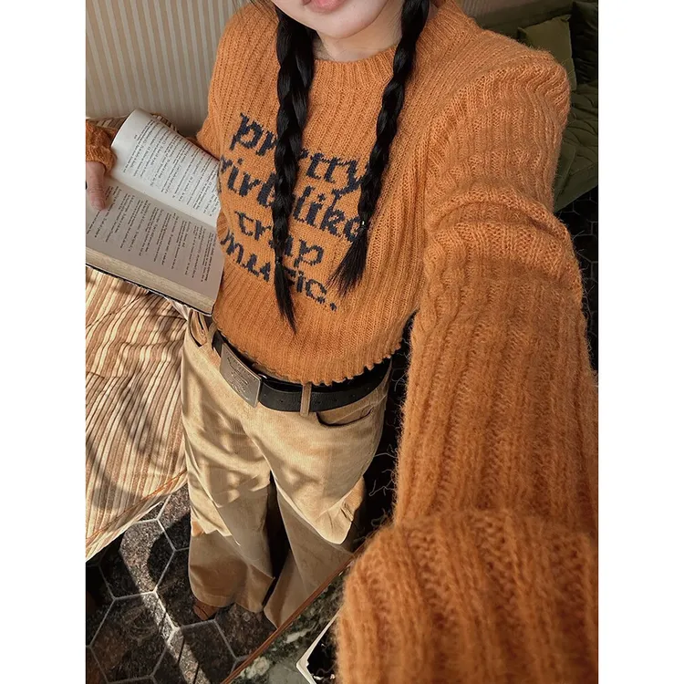 【橘子味入秋】 纯色圆领套头字母趣味印花毛衣WWQ4MY
